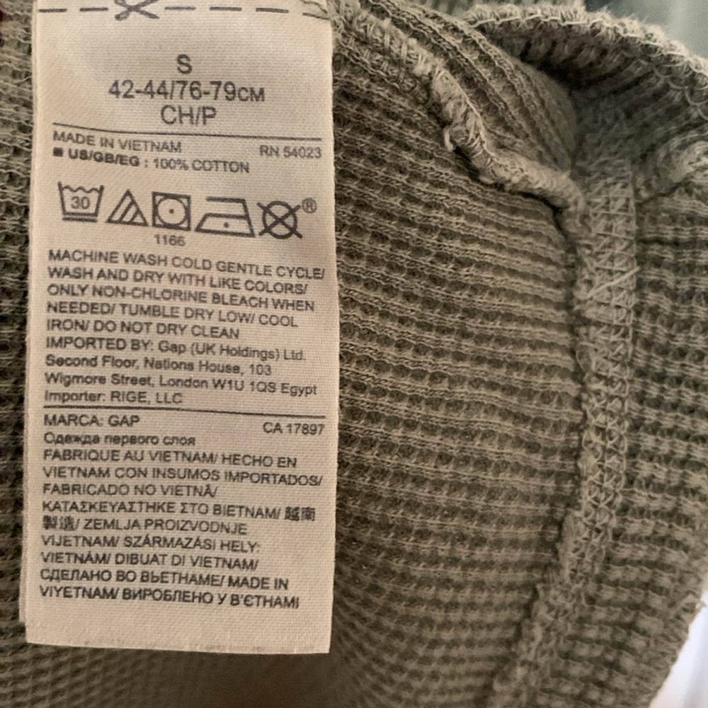 Gap Waffle Knit Henley - Picture 4 of 4